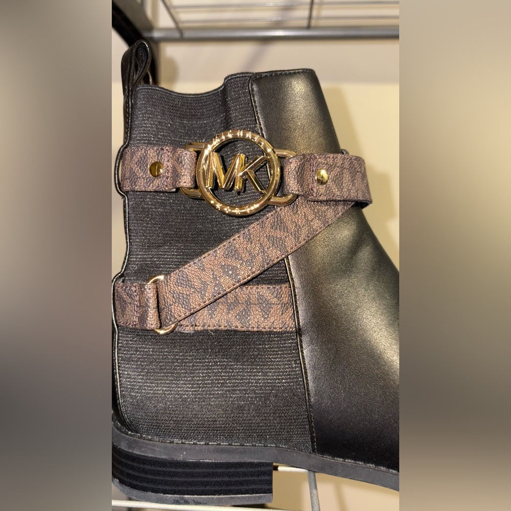 Michael Kors Women’s Black Ankle Boots with Brown Straps & Gold MK Hardware 8.5 - Picture 2 of 13